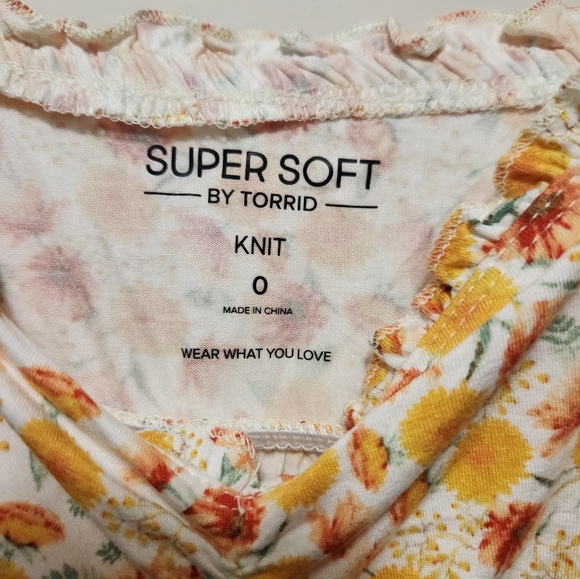 Torrid Tank size 0 - Picture 3 of 3